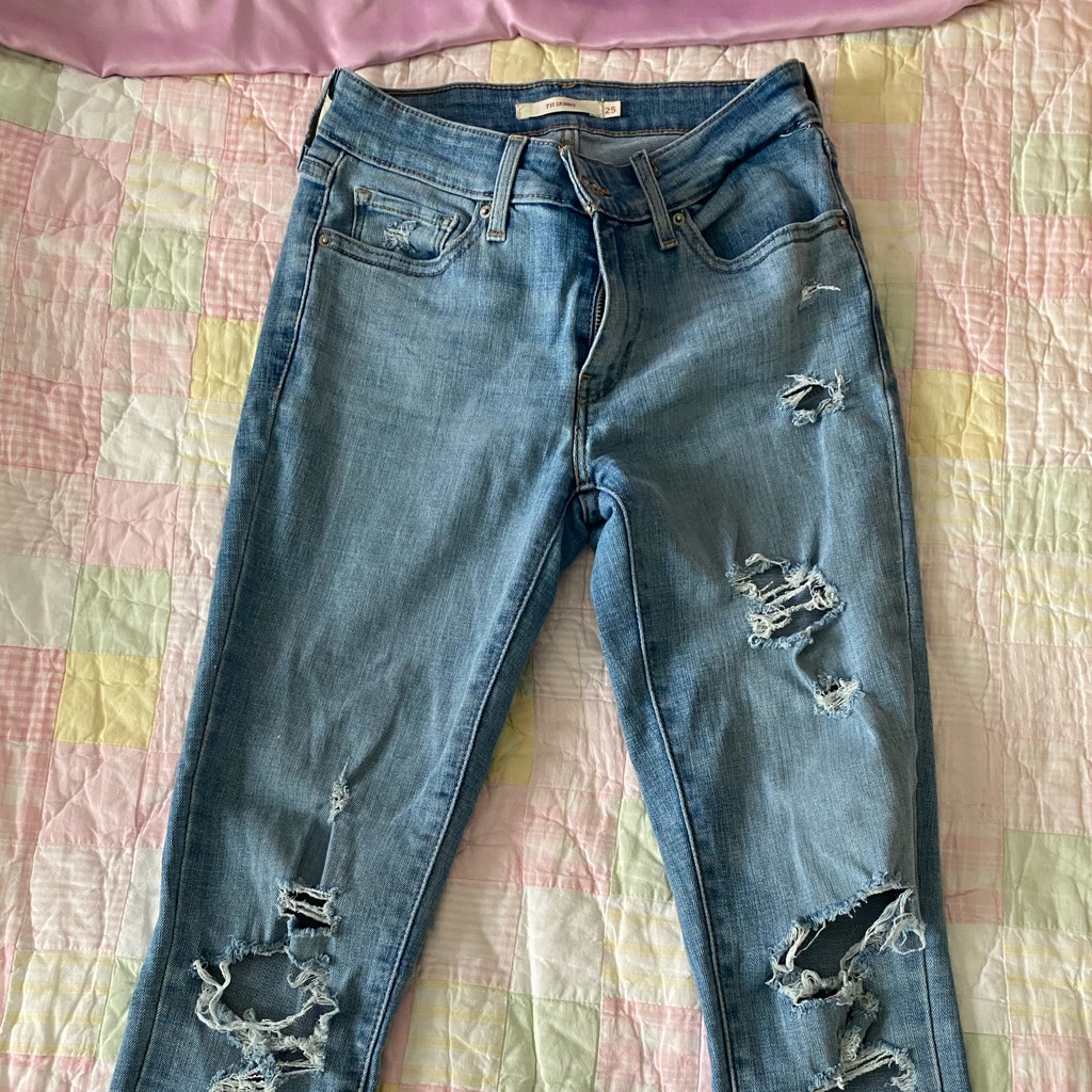 Levis 711 Jeans